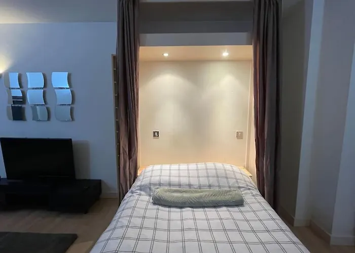 Luxe Studio Apartment In Leeds